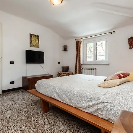 Habitación en casa particular Ethnic A Few Steps To Colombo House And Brignole Train Station Génova