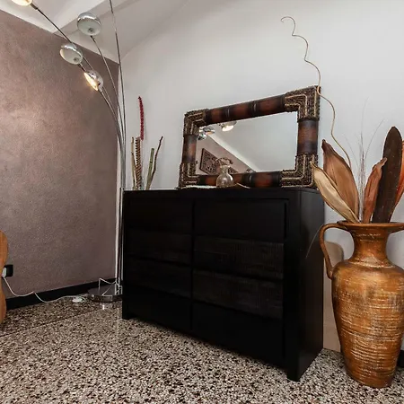 Habitación en casa particular Ethnic A Few Steps To Colombo House And Brignole Train Station Génova