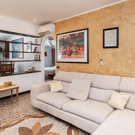 Habitación en casa particular Ethnic A Few Steps To Colombo House And Brignole Train Station