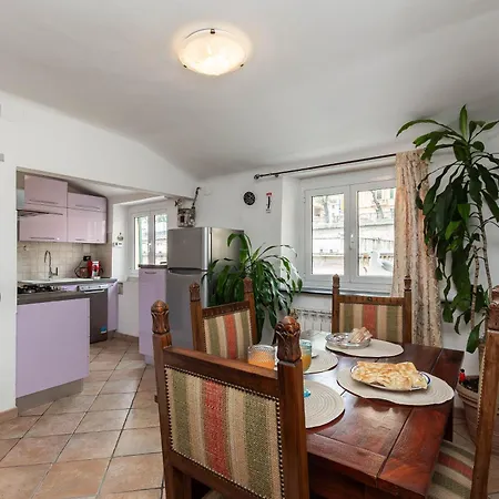 Habitación en casa particular Ethnic A Few Steps To Colombo House And Brignole Train Station Génova