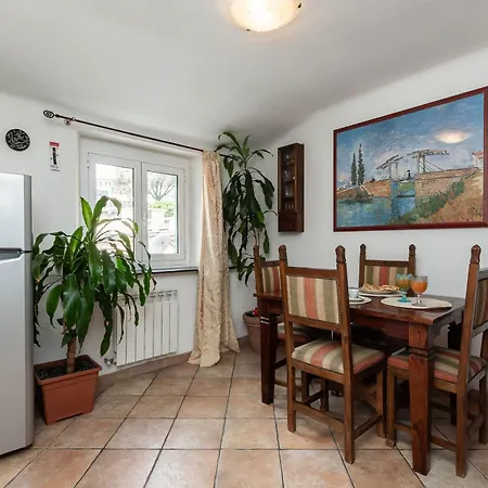 Habitación en casa particular Ethnic A Few Steps To Colombo House And Brignole Train Station Génova