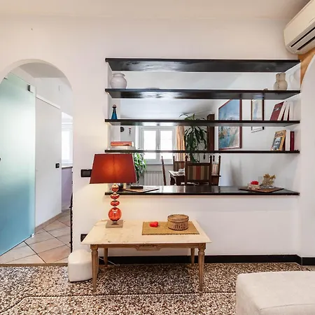 Ethnic A Few Steps To Colombo House And Brignole Train Station Habitación en casa particular